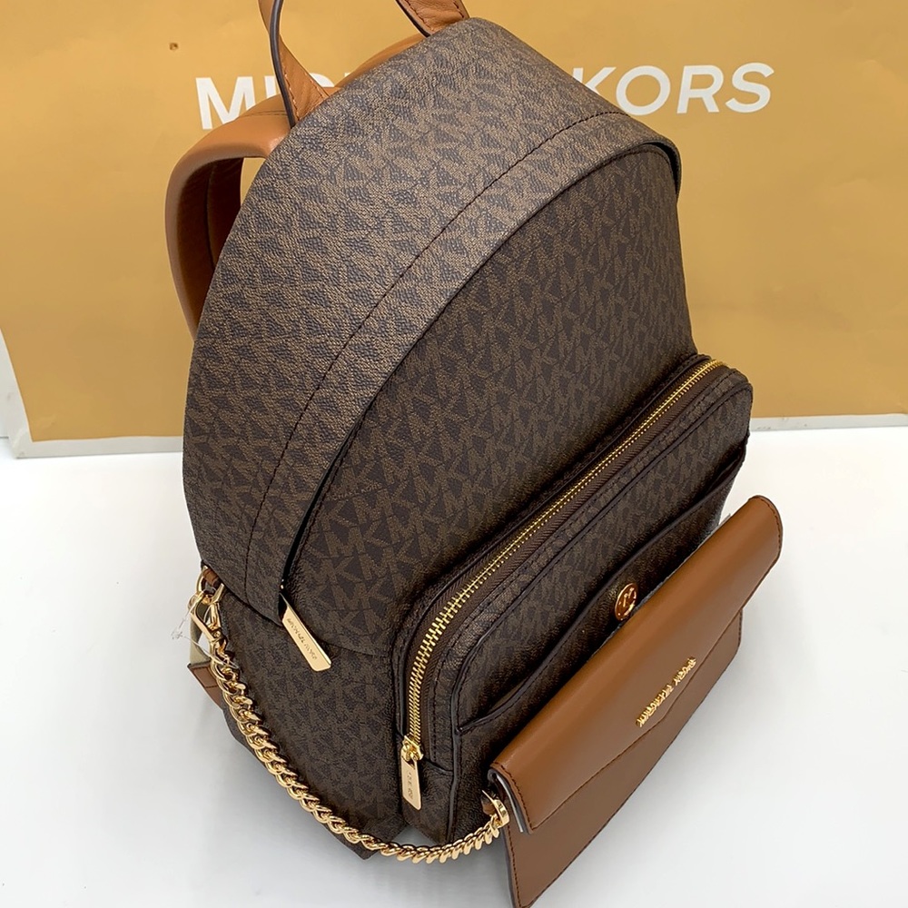 MICHAEL KORS BROWN SIGNATURE COLOR
Maisie Medium Pebbled Leather 2in-1 BackpacK - Picture 5 of 16